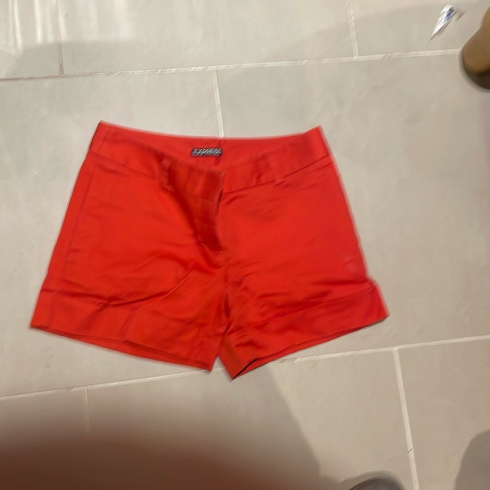 Express shorts AT
